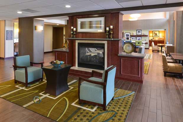 Images Hampton Inn & Suites St. Louis-Edwardsville
