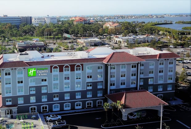 Images Holiday Inn Express & Suites St. Petersburg - Madeira Beach by IHG