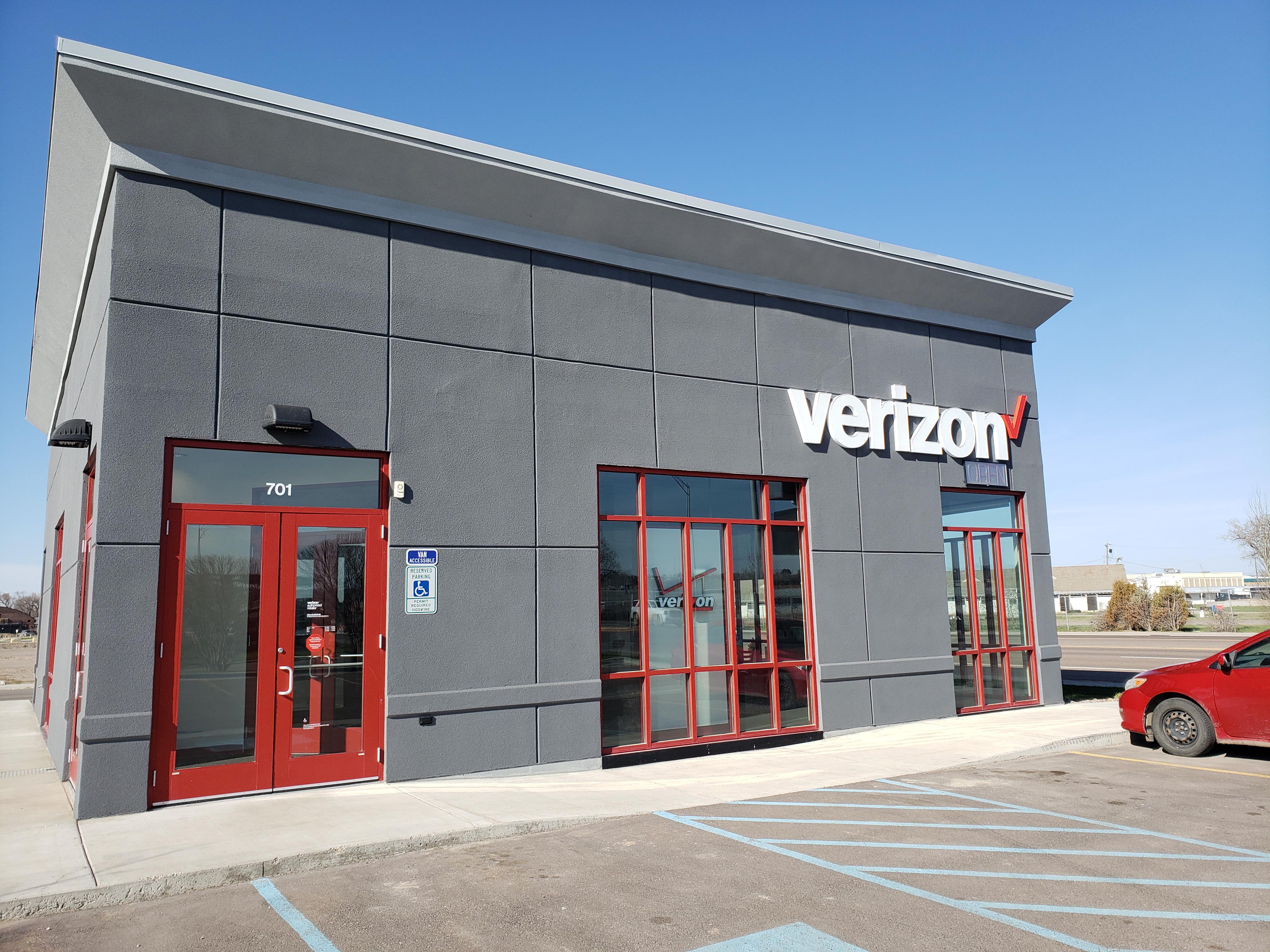 Cellular Plus, Verizon Authorized Retailer Photo