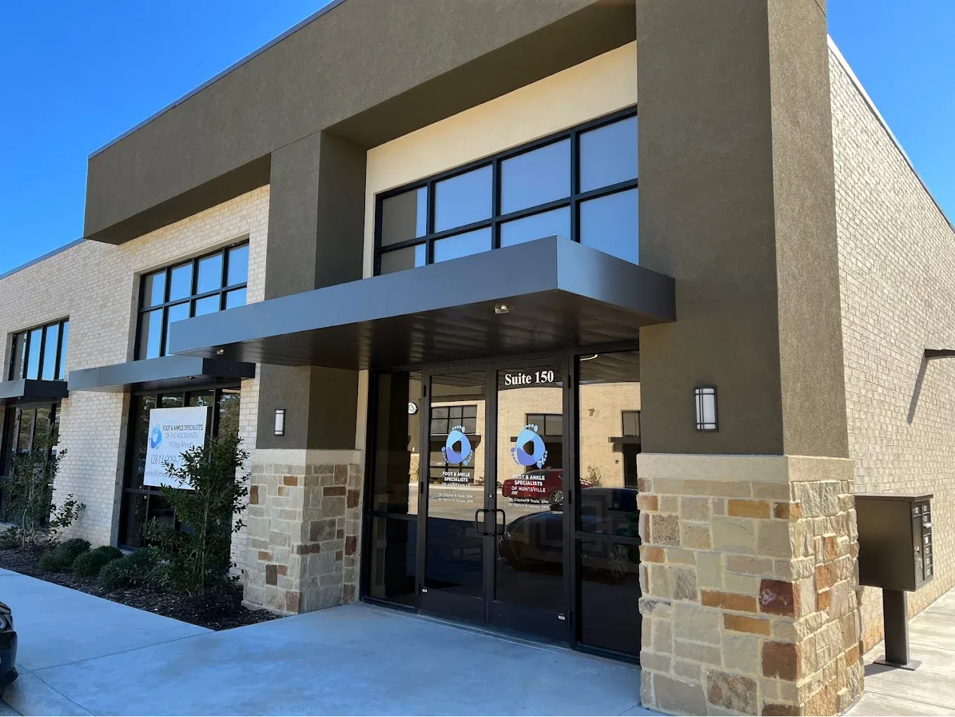 Foot and Ankle Specialists of The Woodlands, Huntsville clinic exterior.