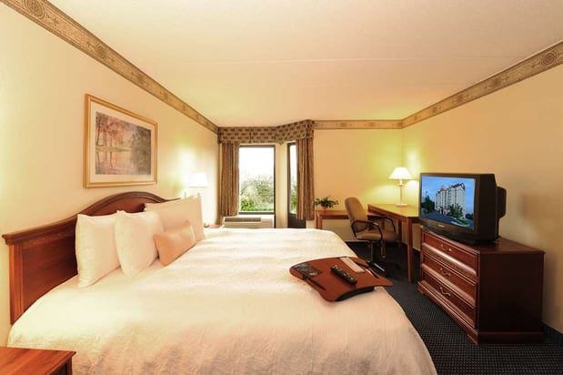 Images Hampton Inn & Suites Atlanta-Galleria