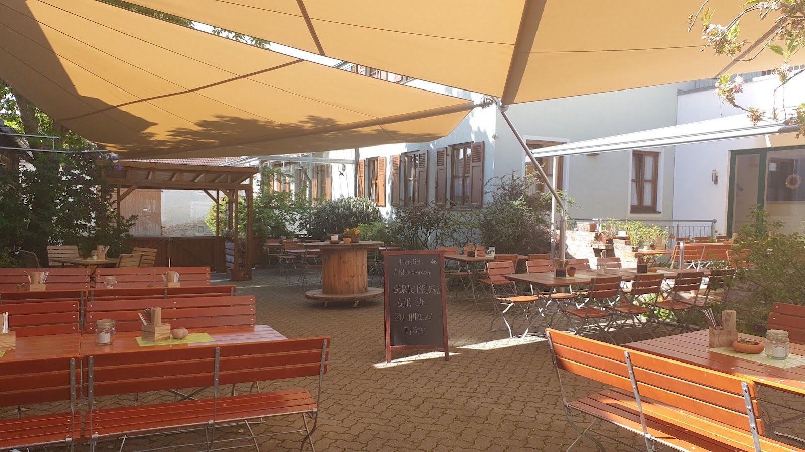 Gasthaus Stark, Dorfstr. 17 in Nassenfels