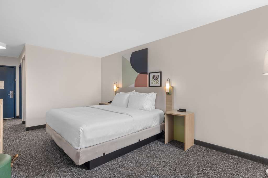 Guest room