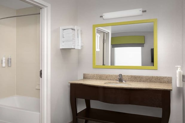 Images Hampton Inn & Suites Durham/North I-85