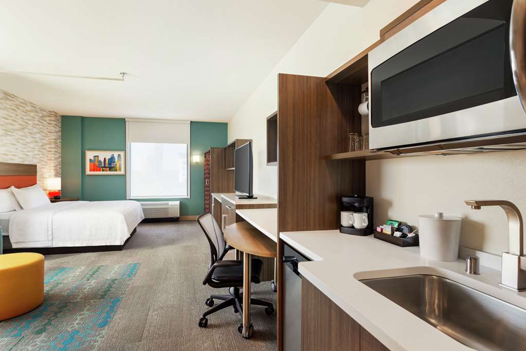 Guest room Home2 Suites by Hilton Minneapolis University Area Minneapolis (612)473-4662