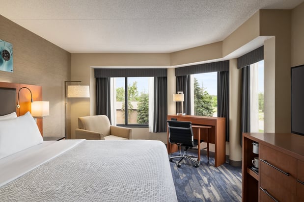 Images Crowne Plaza Auburn Hills by IHG