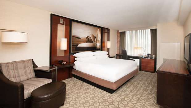 Images DoubleTree by Hilton Hotel & Suites Charleston Airport