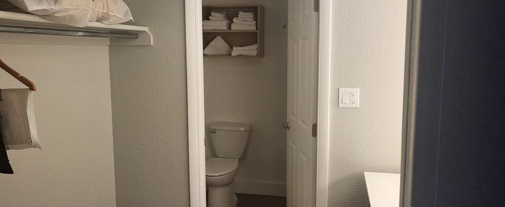 Oversized King Bathroom