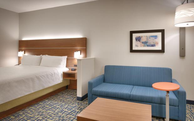 Images Holiday Inn Express & Suites Gainesville I-75 by IHG
