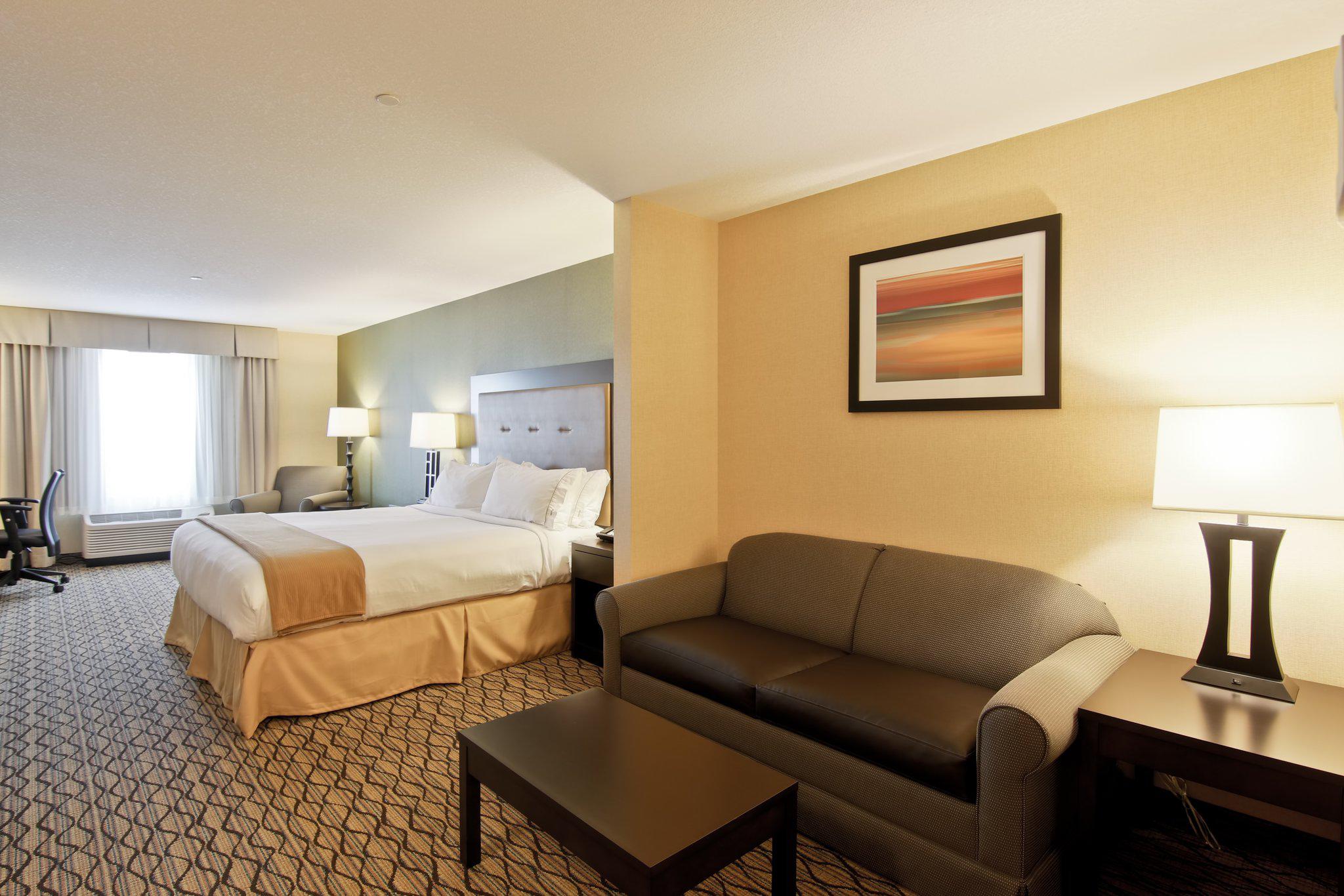 Images Holiday Inn Express & Suites Fort Saskatchewan, an IHG Hotel
