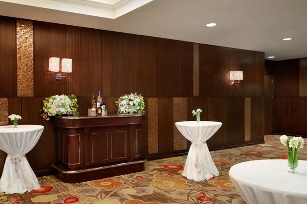Images Embassy Suites by Hilton Los Angeles Glendale