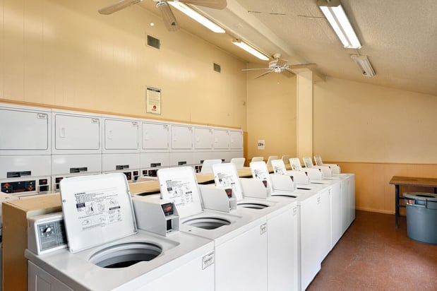 Images Crestwind Townhomes And Apartments