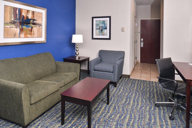 Images Holiday Inn Express & Suites San Antonio South by IHG