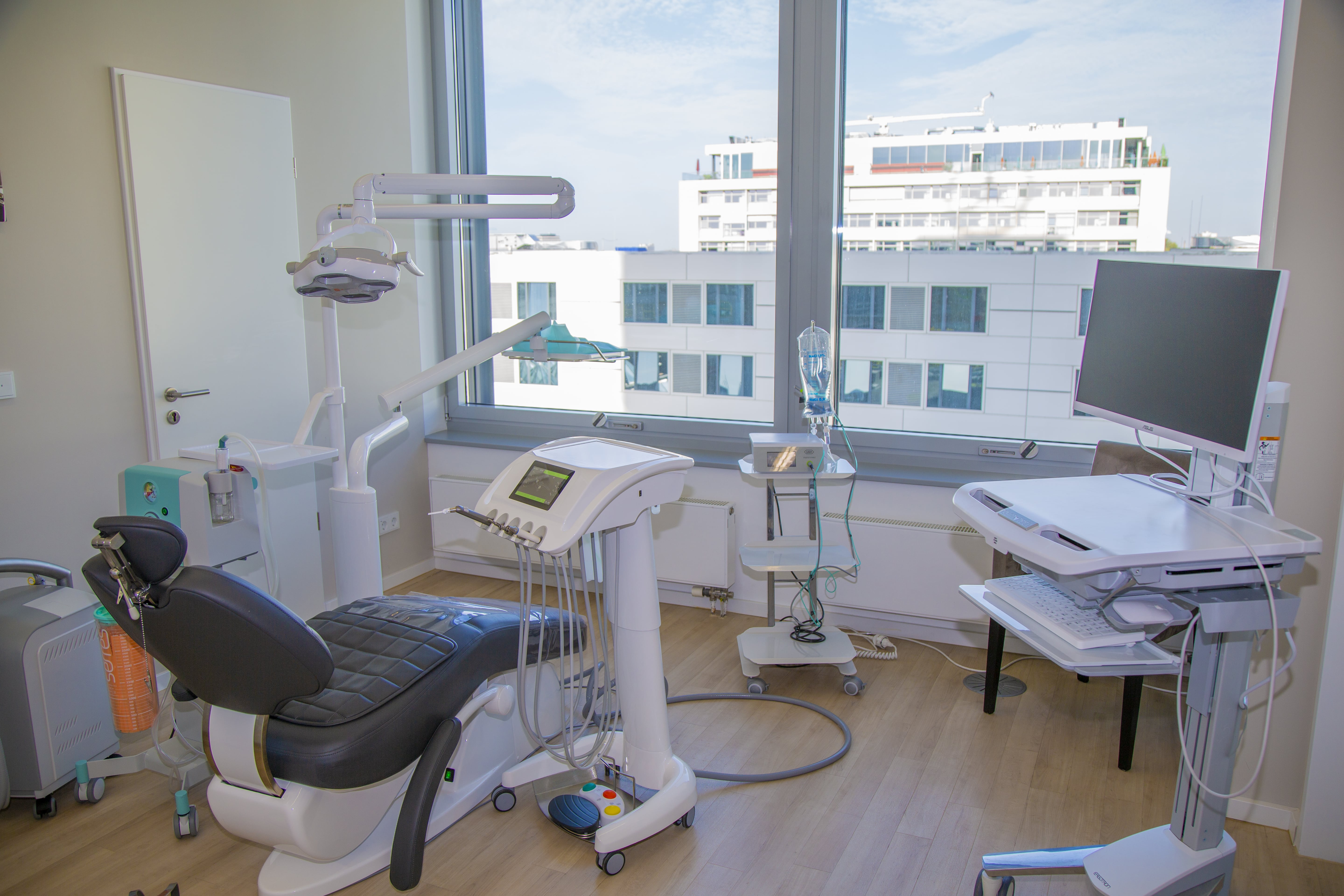 Ausblick aus dem Behandlungszimmer | Dr. Hakimi + Kollegen | Oralchirurg & Zahnarzt Berlin-Charlottenburg