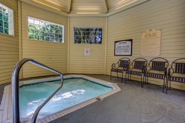 Images Commons at Avalon Park Apartments