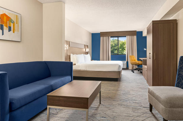 Images Holiday Inn Express & Suites Greenville-Downtown, an IHG Hotel