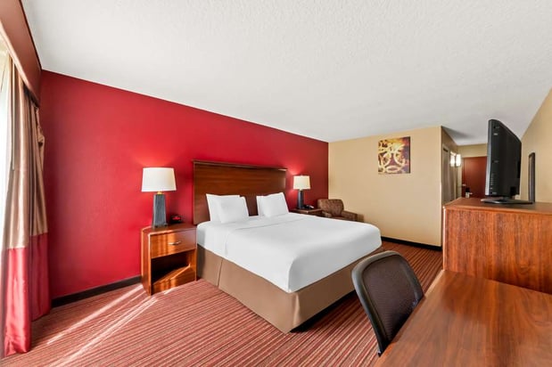 Images SureStay Plus by Best Western San Antonio Fiesta Inn