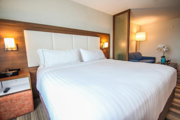 Images Holiday Inn Express & Suites Miami Airport East, an IHG Hotel