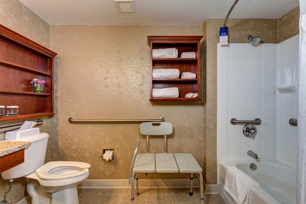 Mobility Accessible Queen's Roll In Shower Best Western Plus Mentor-Cleveland Northeast Mentor (440)205-7378