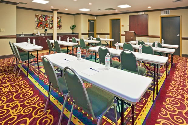 Images Holiday Inn Express & Suites Birmingham - Inverness 280 by IHG