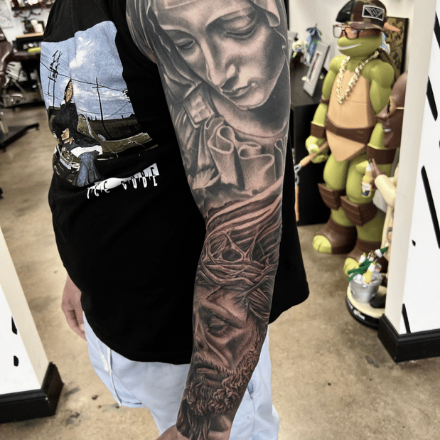 Images Thirteen Roses Tattoo & Aesthetics