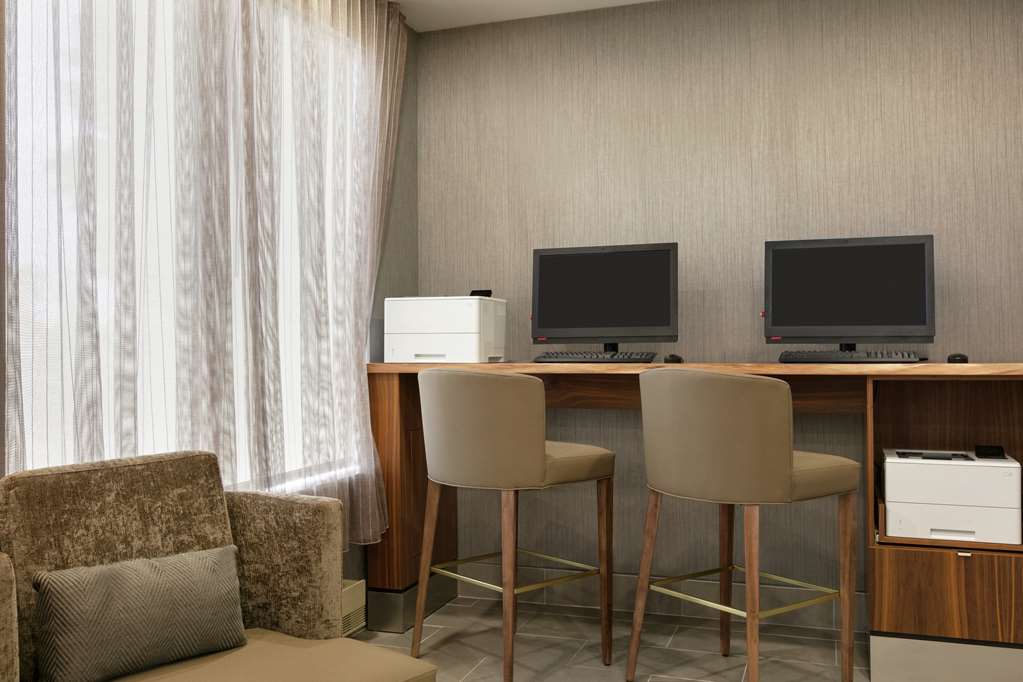 Business Center Embassy Suites by Hilton Montreal Airport Pointe-Claire (514)426-5060