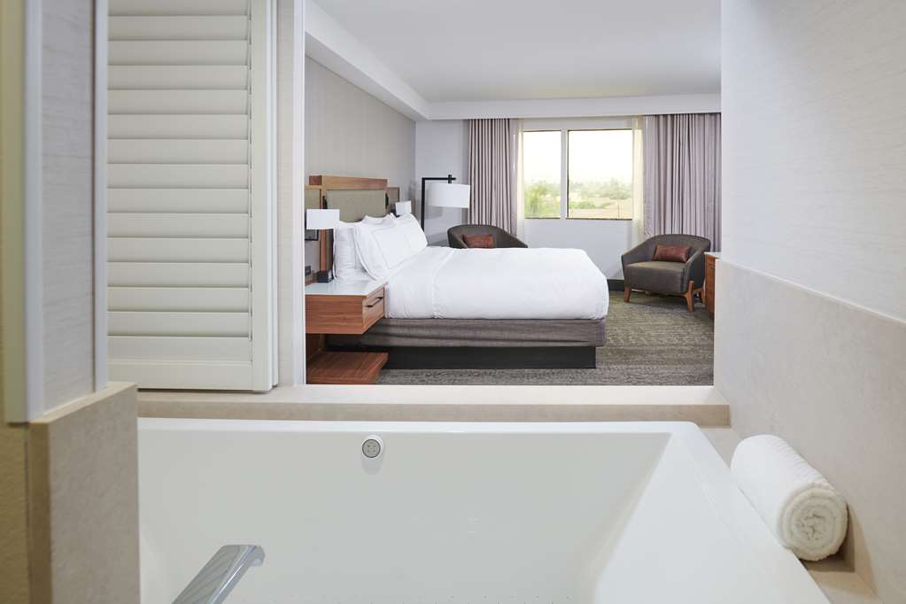 Guest room bath