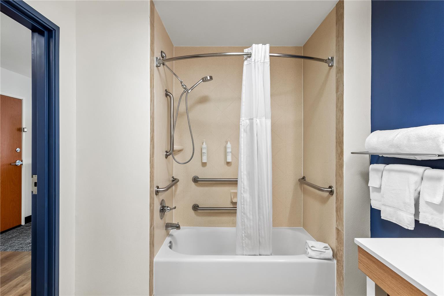 Guest room bath
