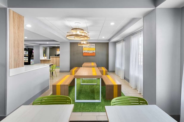 Images Spark by Hilton Calhoun