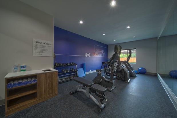 Images Holiday Inn Express & Suites Cleveland by IHG