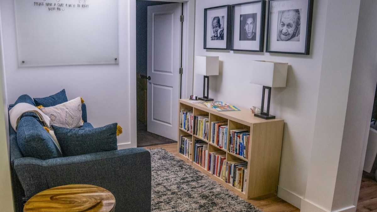 Motyv&rsquo;s modern Ogden studio blends comfort and focus, creating an ideal environment for faith-based counseling and Christian men&rsquo;s coaching.