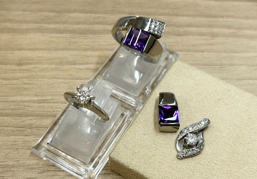 Images KOMEHYO（コメ兵）買取センターきりしま国分山形屋