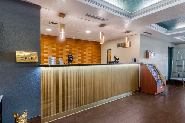 Images Best Western Plus Universal Inn
