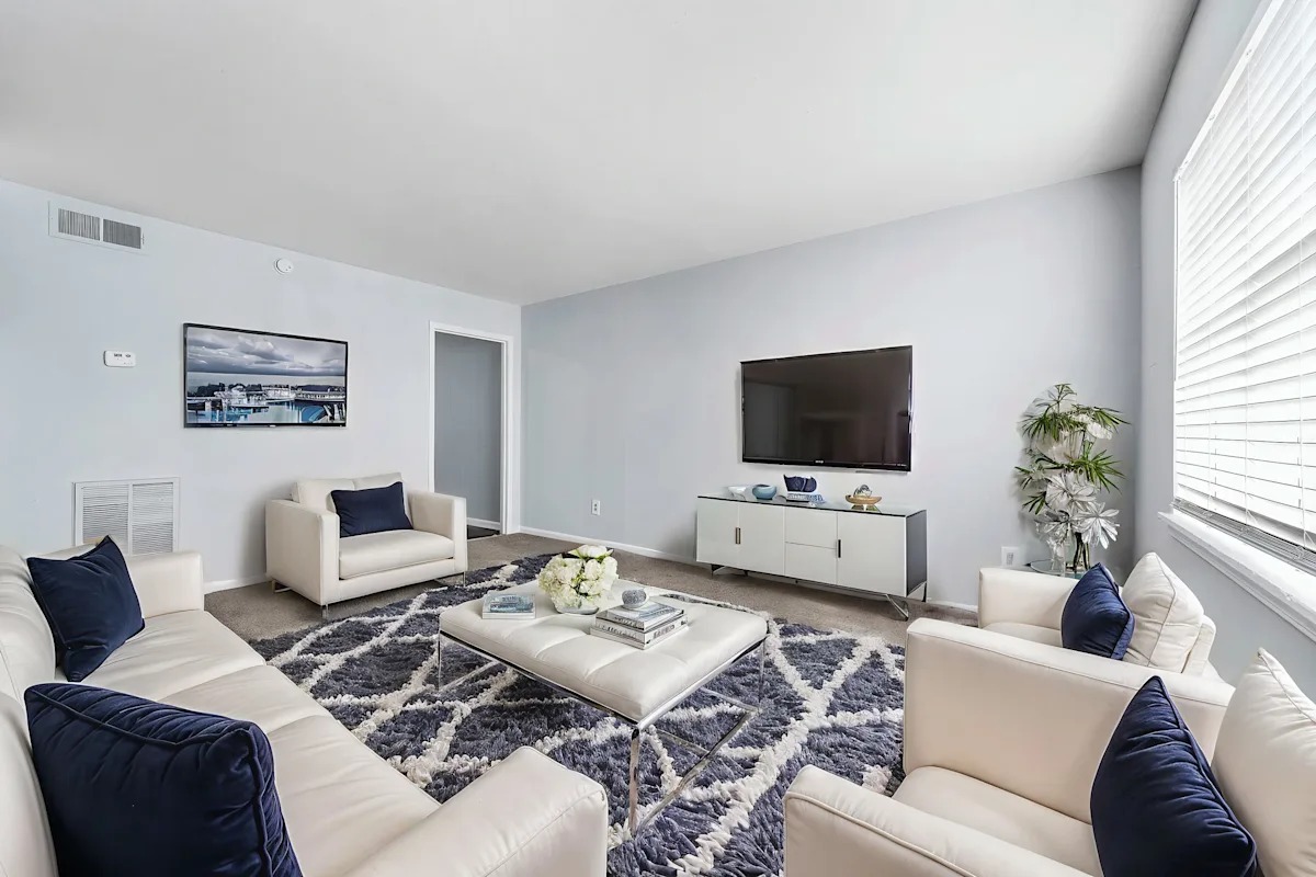 Living room at Copper Creek Community at Signature Collection Apartments in Tuscaloosa, AL
