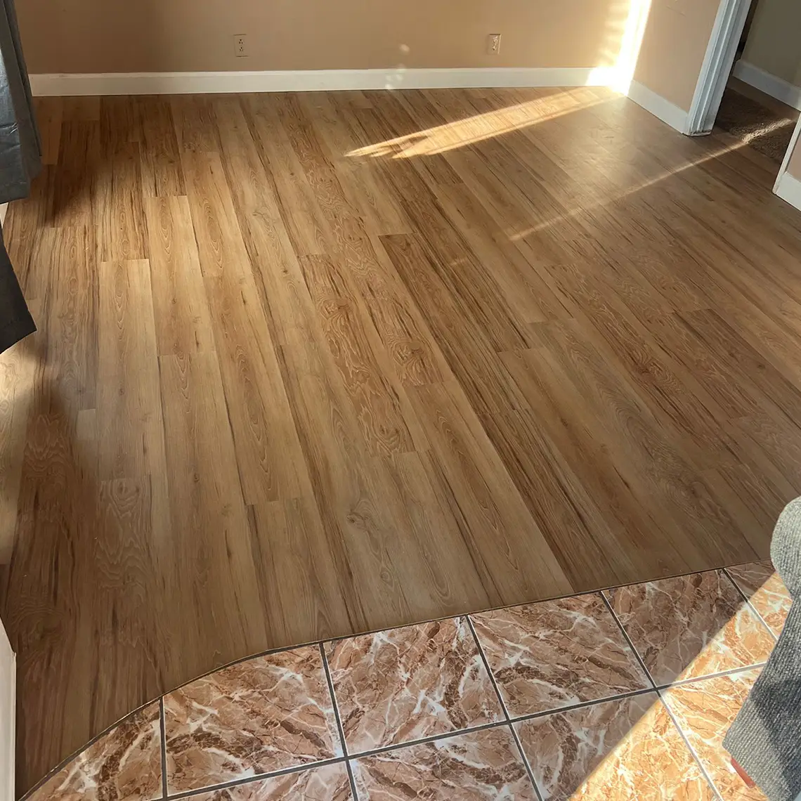 Juniors Carpet Flooring- Pisos laminados