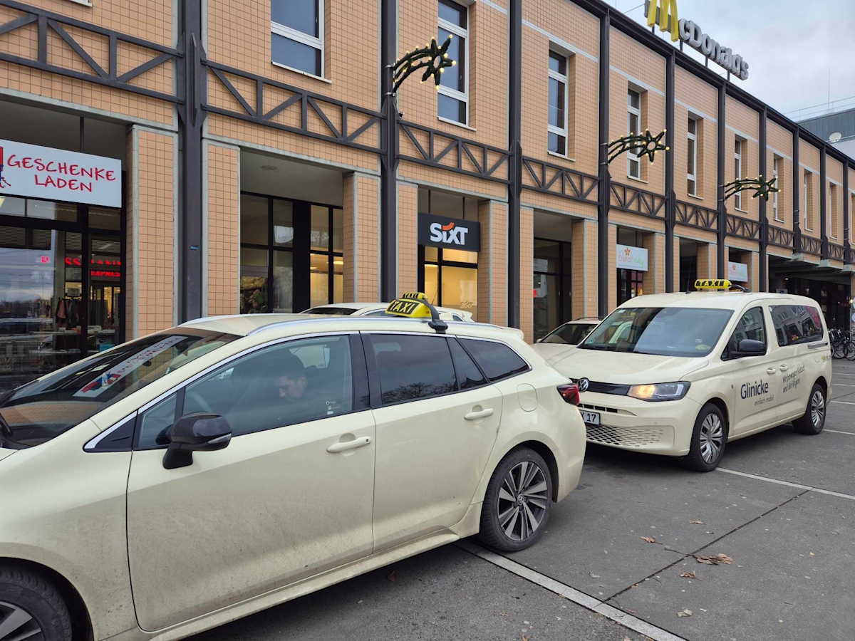 SIXT Autovermietung Kassel-Wilhelmshoehe Bahnhof, Willy-Brandt-Platz 1 in Kassel
