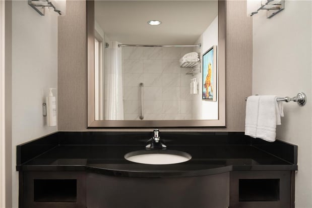 Images Hilton Garden Inn Charleston Waterfront/Downtown