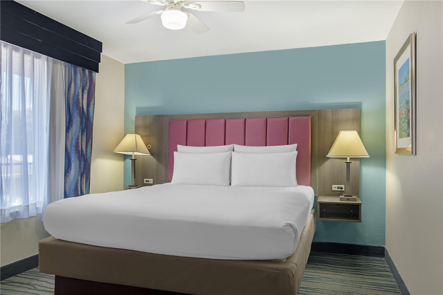 King Bed with Kitchenette