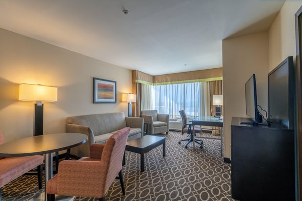 Images Holiday Inn Murfreesboro by IHG