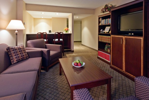 Images Holiday Inn & Suites Cincinnati-Eastgate (I-275E) by IHG