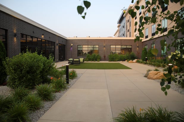 Images Holiday Inn & Suites Cedar Falls-Waterloo Event Ctr by IHG