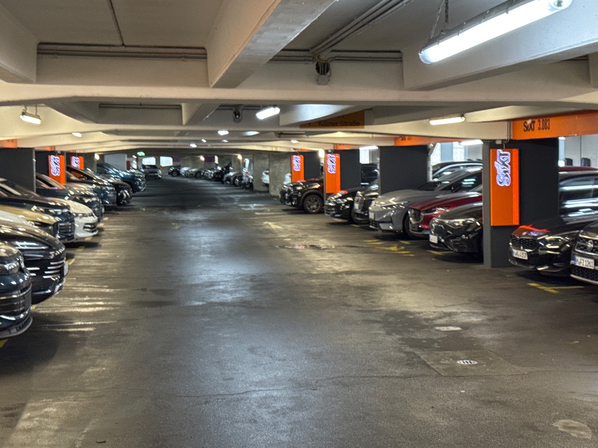 SIXT Autovermietung Düsseldorf Zentrum/HBF, Willi-Becker-Allee 10 in Düsseldorf