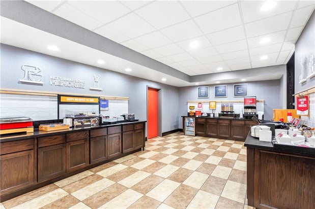 Images Hampton Inn - DeKalb (Near the University)