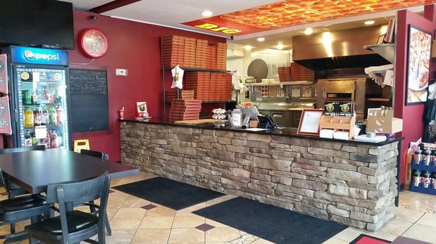 Images Fox's Pizza Den