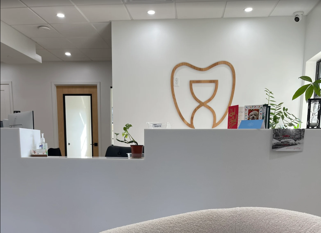 Hourglass Dental Image