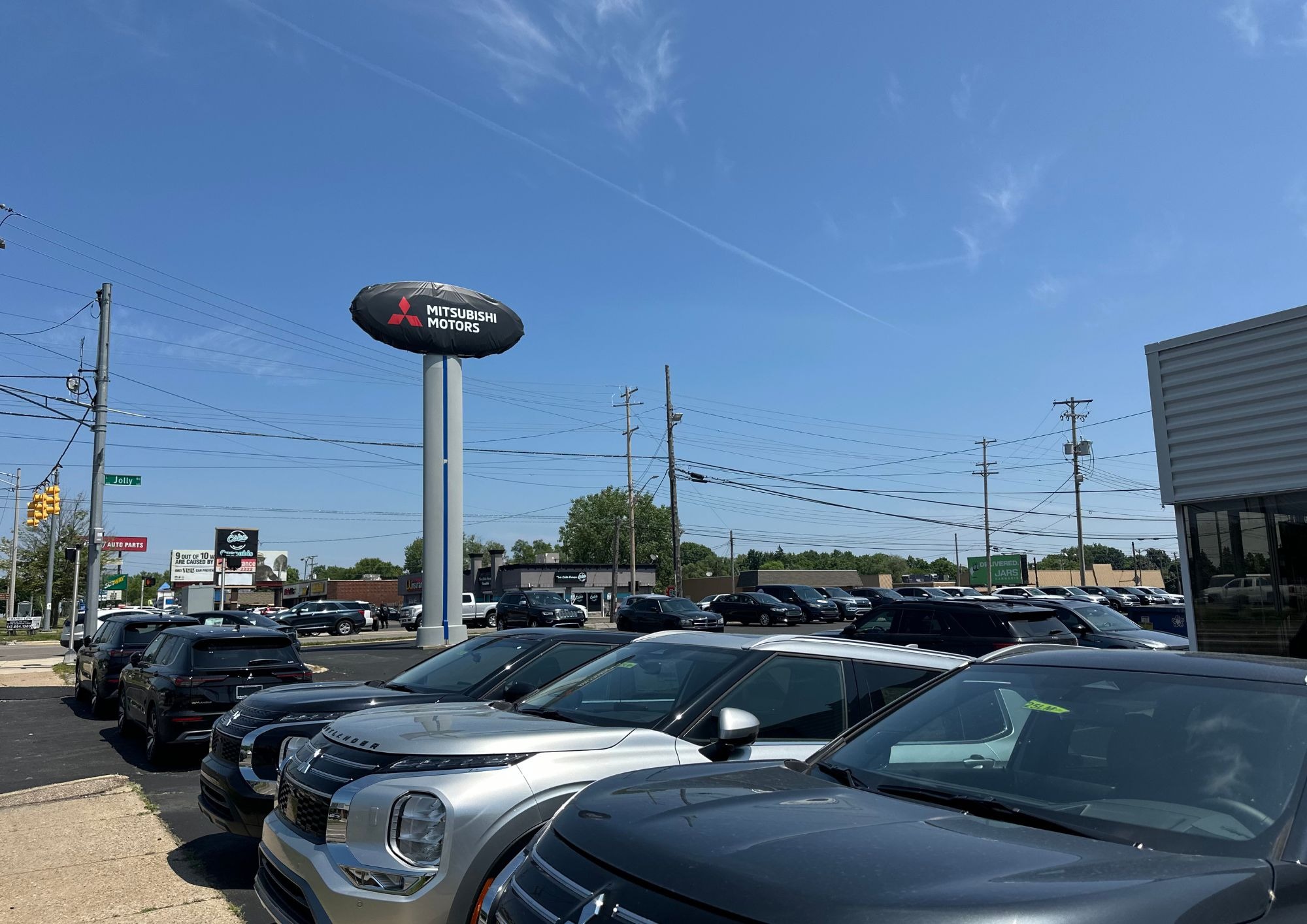 LaFontaine Mitsubishi Lansing offers New Mitsubishis, Used Cars, Used Trucks, and Mitsubishi Service.