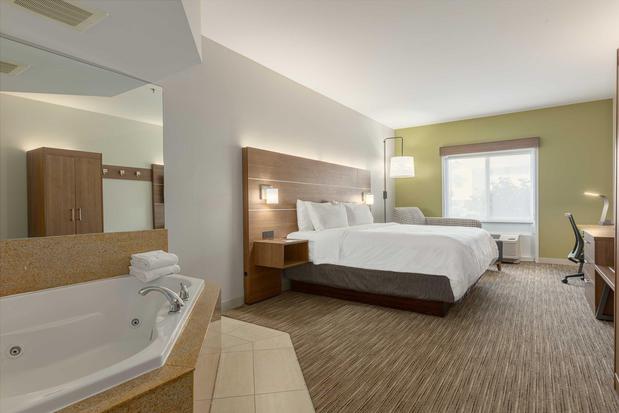 Images Holiday Inn Express & Suites Binghamton University-Vestal, an IHG Hotel