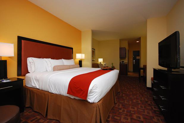 Images Holiday Inn Express & Suites Gonzales, an IHG Hotel