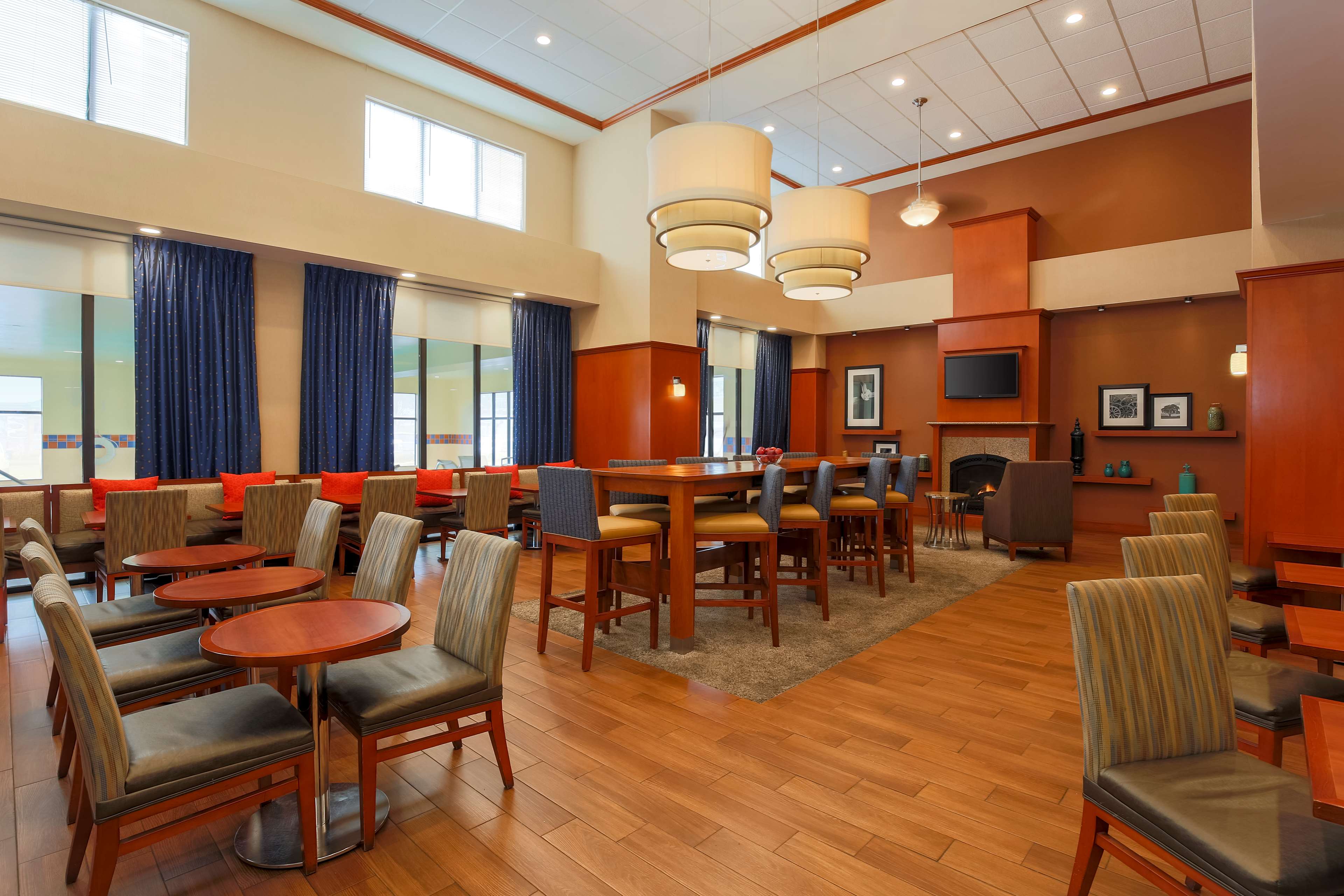 Thb Comfort Suites South Haven Hotel In South Haven