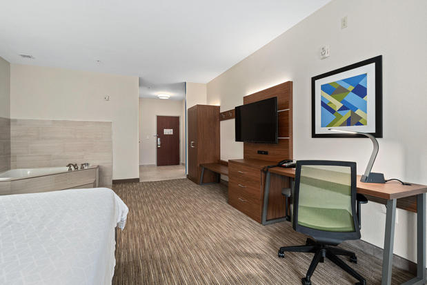 Images Holiday Inn Express & Suites Van Buren-Ft Smith Area, an IHG Hotel